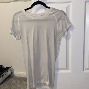White Lululemon short sleeve swiftly tech top size 8
